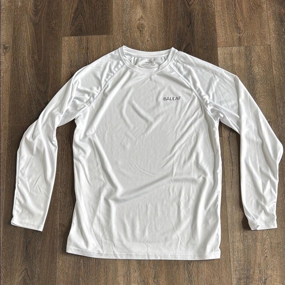 Baleaf white long sleeve polyester shirt.  Men’s size small. Like new condition.